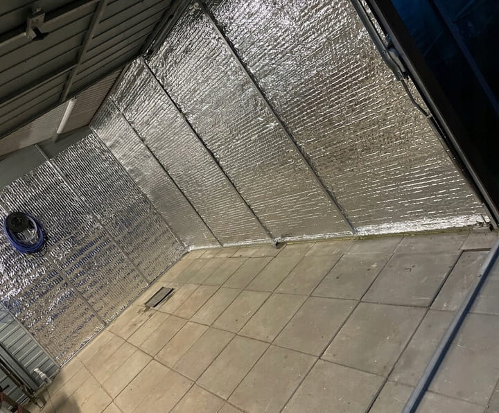 MATA-TERMOIZOLACYJNA-OCIEPLENIE-OCHRONA-DACH-PODDASZE-EUROVENT-ALU-120-30m2-Marka-Eurovent.jpg